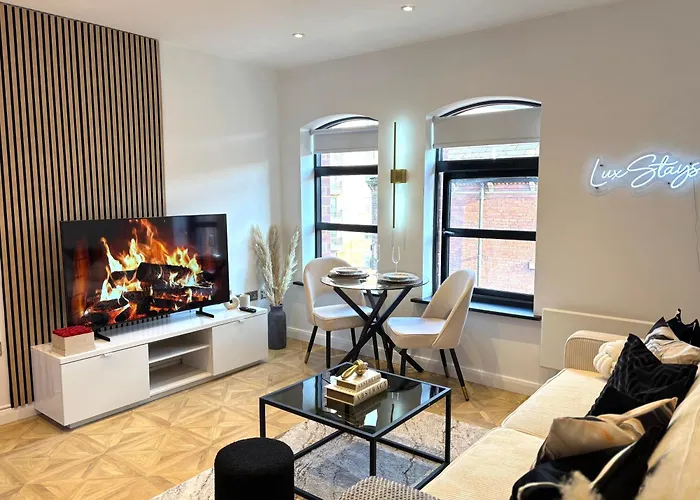 Lux Stays - Luxury Apartment In Leeds City Centre Near Canal