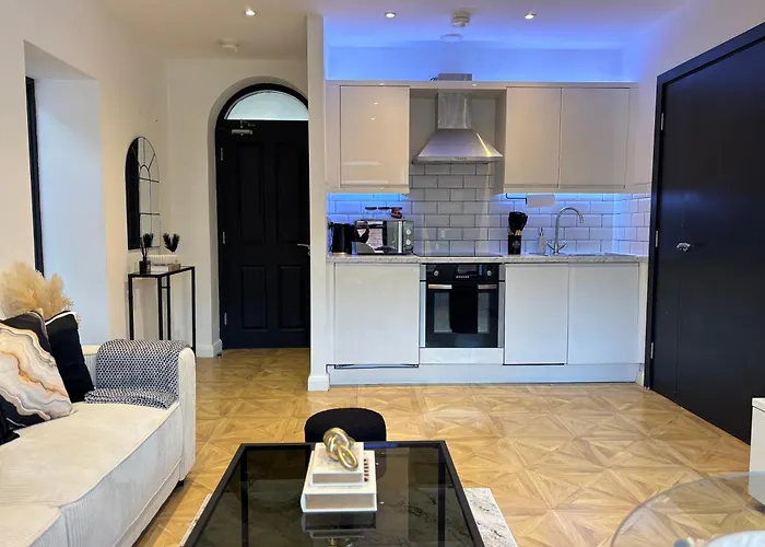 Lux Stays - Luxury Apartment In Leeds City Centre Near Canal
